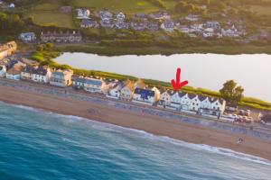 Goodwinds 4 bedroom beachside house