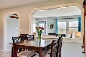 8 Mi to Jay Peak Resort: Scenic Retreat w Deck