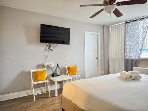 Downtown! 2BD City view Onsite Parking King LM809