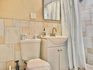 Downtown! 2BD City view Onsite Parking King LM809