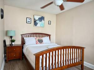 Downtown! 2BD City view Onsite Parking King LM809