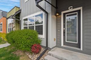 Two-Bedroom Townhouse room in 850 Baum St Unit C