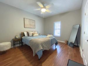 Orange Crush Cottage- Downtown Beaches & Dining