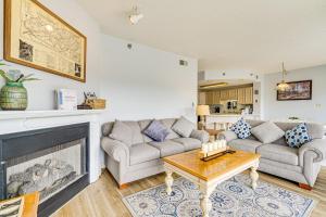 1 Mi to The Island in Pigeon Forge Condo with Pool