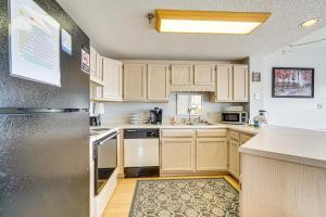 1 Mi to The Island in Pigeon Forge Condo with Pool