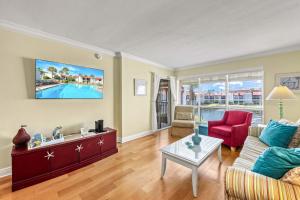 Dans Florida Condos Sea Esta at Runaway Bay