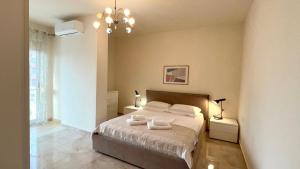 Art vacation apartment for 7 guests in Durrës city center