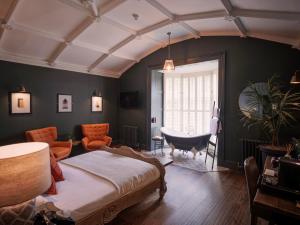 King Room room in The Priory Hotel