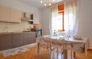2 Bedroom Stunning Apartment In Bosa img2