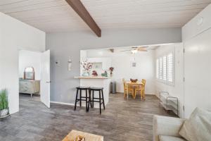 Beautiful 1 Bed Beach Condo #224