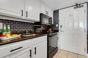 WINTER RATES! Cozy Oceanview Suite w Full Kitchen, Dogs OK! 1628