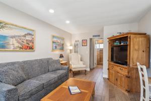 Lovely 1 Bed Beach Condo #128