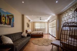 Seahouse Beachfront B&B with Pool