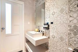 Nicecy Hotel - 218 Le Thanh Ton Street