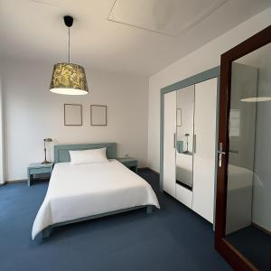 Middle Old Town Apartment