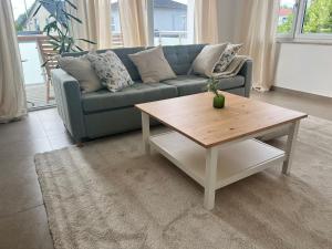 Esmeralda Ferienwohnung mit Sonnenterrasse & großem Parkplatz
