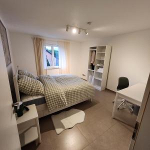 Esmeralda Ferienwohnung mit Sonnenterrasse & großem Parkplatz