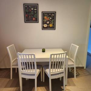Esmeralda Ferienwohnung mit Sonnenterrasse & großem Parkplatz