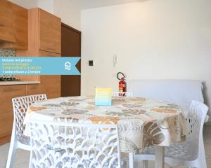 RS317 - Marcelli, bilocale in residence fronte mare