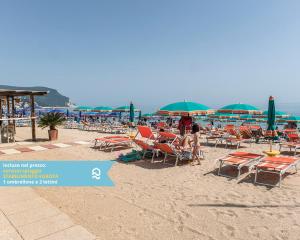 RS317 - Marcelli, bilocale in residence fronte mare