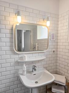 Hotels Hotel L'orque Bleue : photos des chambres