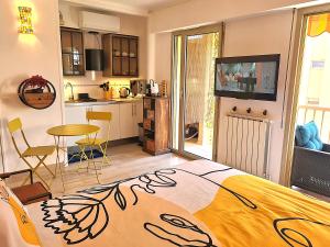 STUDIO BALCON CALME AVEC PARKING 5mn de la MER