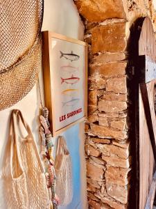 B&B / Chambres d'hotes Authentique bergerie en pierre avec jacuzzi piscine et massages La grange des amoureux : photos des chambres