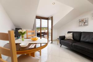 One-Bedroom Apartment with Balcony and Sea View - Attic room in Apartments Kvarner