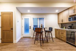 Aurora Lights - Luxe Townhouse Private Hot Tub