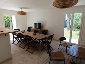 Maison climatisée avec Grand Jardin - 10 min à pied du Brusc et de sa plage