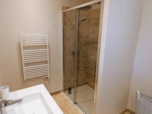 Maison climatisée avec Grand Jardin - 10 min à pied du Brusc et de sa plage