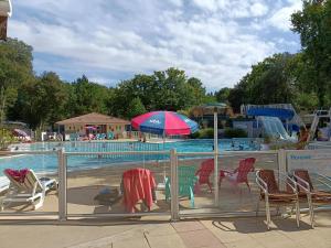 Maisons de vacances Bungalow familial a Saint-Brevin-les-Pins avec piscine partagee_2 : photos des chambres