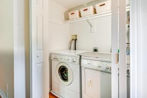 1 Mi to Mohegan Sun Studio with Pool Access