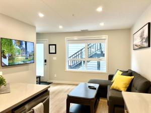 Brand New 2BR Condo with Outdoor Swimming Pool and Hot Tub