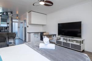 Stylish Monochrome 1BR in Son Vida