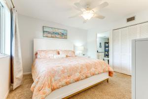 2 Mi to Jupiter Beach Condo with Lake Views