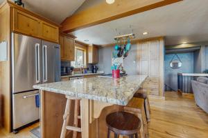 3 Bed 3 Bath Vacation home in Schweitzer Mountain
