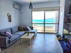 Seaview apartment! Public Parking near the app!