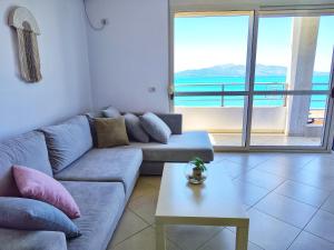 Seaview apartment! Public Parking near the app!
