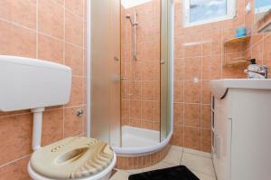 Apartments Vlatka with Jacuzzi
