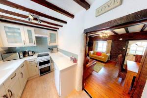 Cosy North Devon Thatched Cottage near beaches