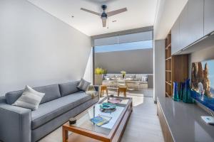 2 BR Cabo Marina Walk to Beach & Private Jacuzzi