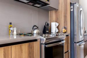 2 BR Cabo Marina Walk to Beach & Private Jacuzzi