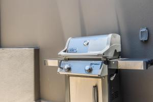 2 BR Cabo Marina Walk to Beach & Private Jacuzzi