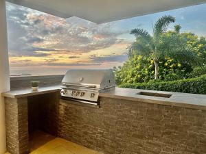 New Exclusive Retreats Tamarindo 8 Bedroom Villa