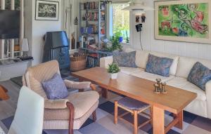 Awesome Home In Glesborg With Wifi