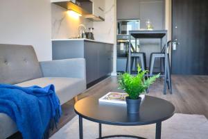 HOM I TOP1 Amplio y Luminoso Depto 1D1B en Nunoa