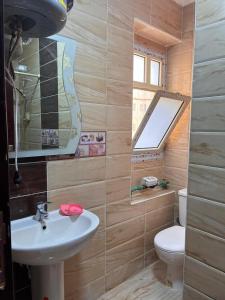 Stella heights Poolside paradise, 4 bedroom AC