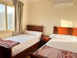 Stella heights Poolside paradise, 4 bedroom AC