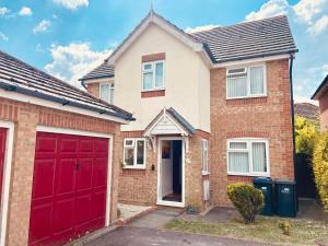 ELY House with FREE private parking